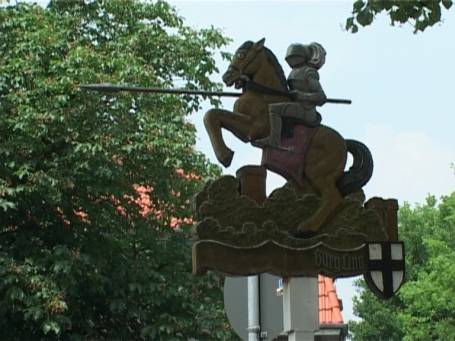 Krefeld : Hinweisschild zur Burg Linn